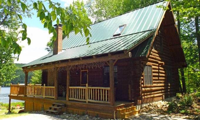 South Casco Cottage | Spacious log cabin with 600' of water frontage on picturesque Moose Pond.