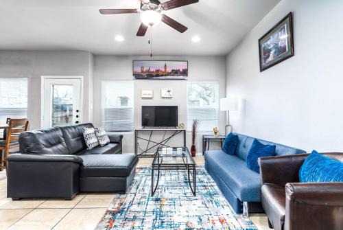 North San Antonio - SAT House | Spacious Lux 3BR 3BA Home w 12 Arcade Games & HotTub- w Private Garage & Private backyard