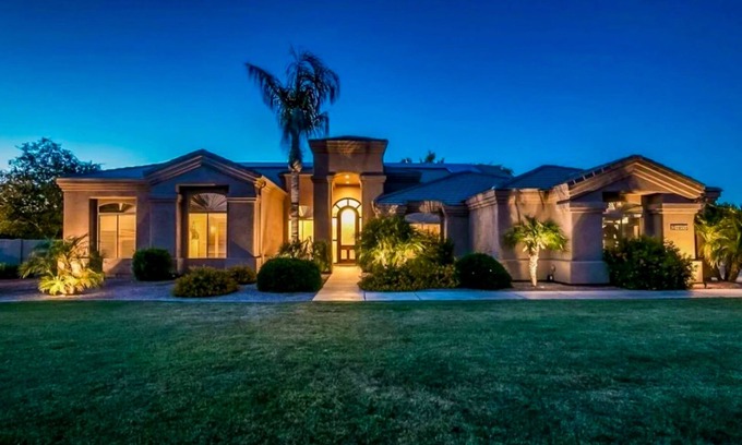 Queen Creek House | Spacious & Luxurious oasis w/saltwater pool, hot tub, outdoor kitchen & sauna