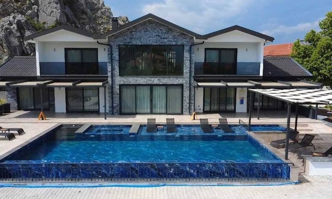 Dalyan City Center Villa | Spacious luxury 5-bedroom villa in wonderful Muğla with AC
