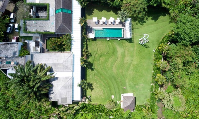 Padonan Villa | Spacious, Luxury 7BR Villa, Canggu - Near Splash Waterpark!