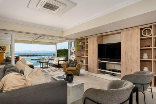 Green Point Apartment | Spacious Luxury Apartment - Waterfront