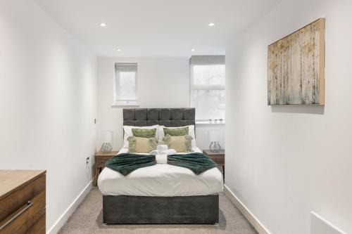 Golders Green Apartment | Spacious Luxury Apartment King Bed - Central Location