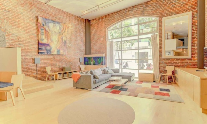 Rincon Hill Apartment | Spacious Luxury Historic Loft in Downtown SF