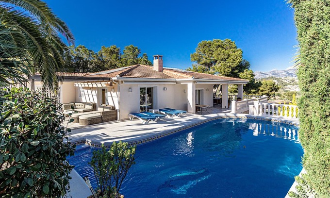 La Colina Villa | spacious luxury villa with sea views (3 bed and 3 bathrooms) in Albir/Alfaz