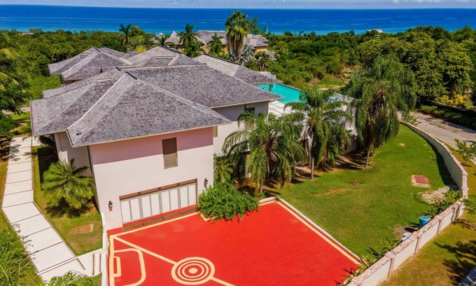 IronShore Estates Villa | Spacious Luxury Villa In Exclusive Upscale Gated Neighborhood