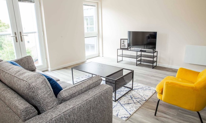 Old Trafford Apartment | Spacious Manchester Apartment