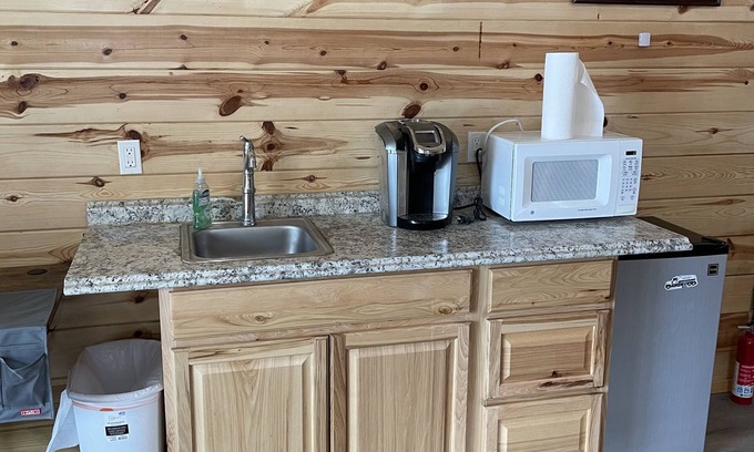 Moscow House | Spacious master suite in basement of log home. 10 minutes from Moscow!