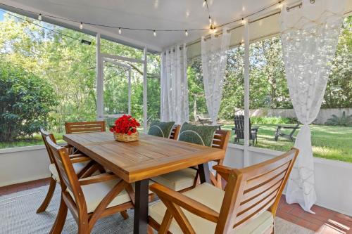 Tallahassee House | Spacious Midtown Retreat Free Parking Fsu