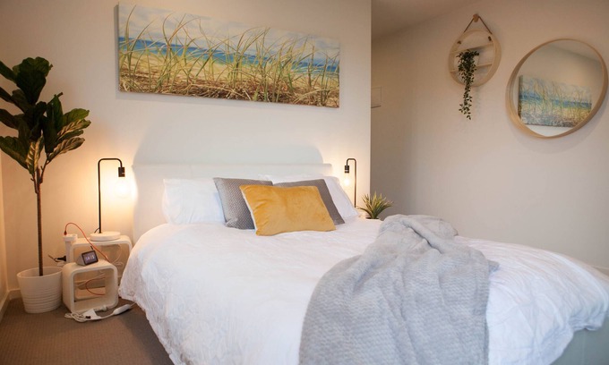 Braddon Apartment | Spacious modern 1BDR, wifi, parking, close to city