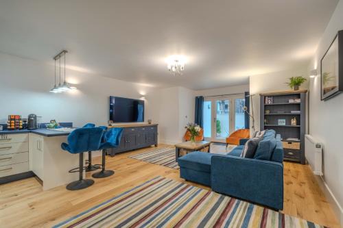 Bristol Apartment | Spacious Modern 2-bed Parking & Wi-Fi & 65"OLED