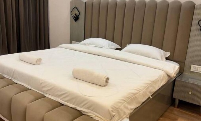 Noida Apartment | Spacious Modern 3 Bedroom Apartment