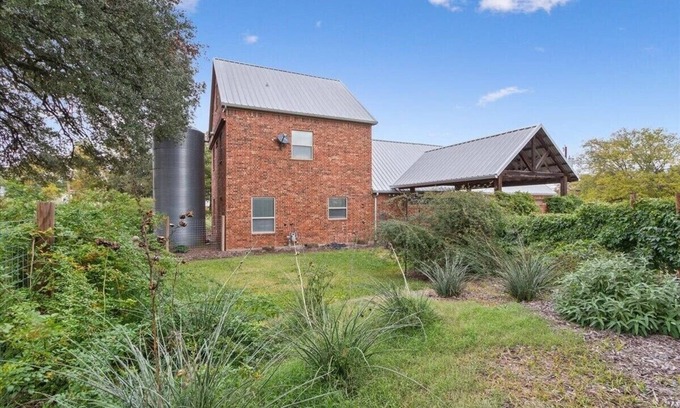 Waco House | Spacious modern 4 bedroom house -downtown Waco near Silo District