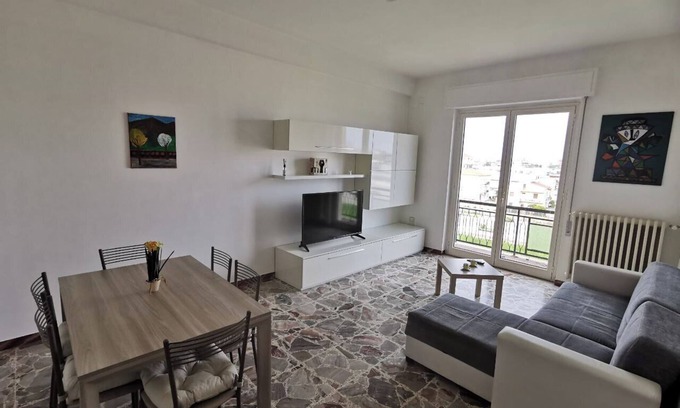 Pescara Apartment | Spacious modern apartment, balcony with mountain view, free parking