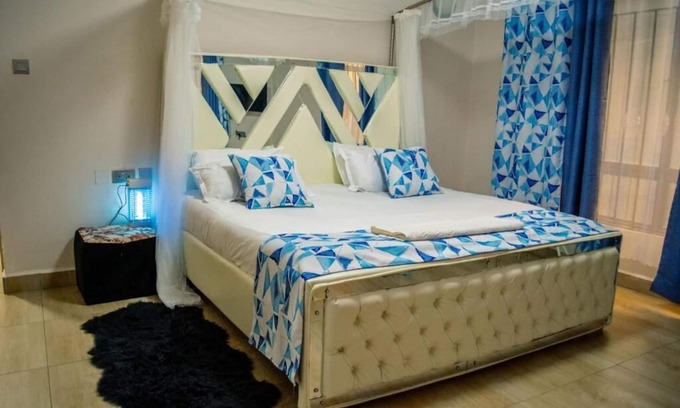 Nakuru Bed & Breakfast | Spacious modern apartment, home away from home!