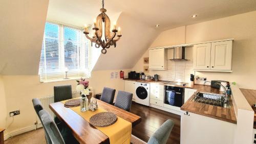 Matlock Apartment | Spacious Modern Flat with Stunning Views near Peak District