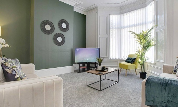 Sunderland House | Spacious & Modern Oasis, 4-Bed House, Sleeps 7