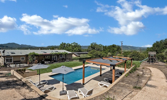 Cloverdale House | Spacious Modern Home - Pool, Views And Acres