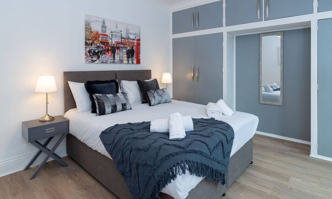 Portsmouth House | Spacious Modern House - Free on street parking