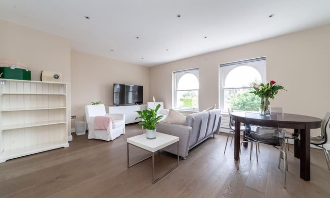Redcliffe Apartment | Spacious Modern One Bedroom Flat in Chelsea