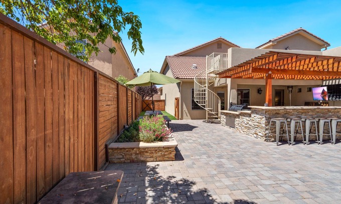North Albuquerque Acres House | Spacious Modern Retreat. With 5 bedrooms and Gorgeous backyard