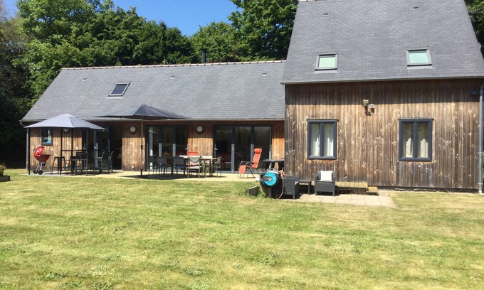 Lancieux House | Spacious Modern Timber Framed House in Quiet Area Close to beaches