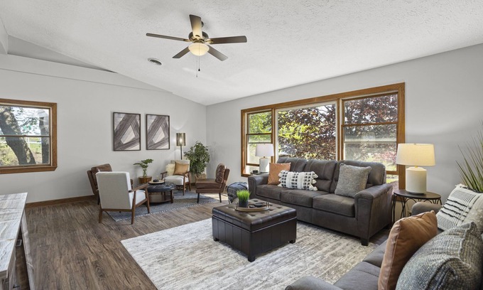Huron House | Spacious Modern Farmhouse - Pickleball Court & near Beach!