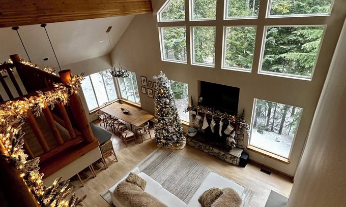 Hyak House | Spacious Mountain House at Summit at Snoqualmie located at end of cul-de-sac