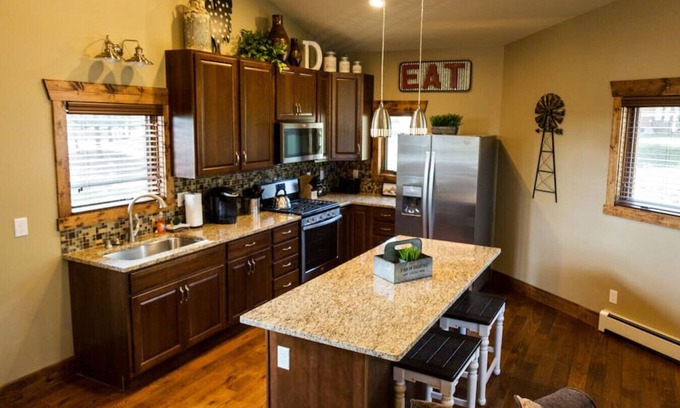 Estes Park Cabin | Spacious mountain condo. Awesome views, Jacuzzi Tub.