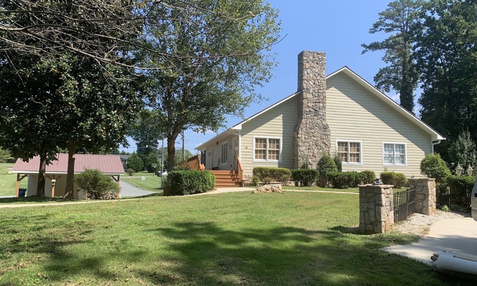 Mount Airy House | Spacious Mountain House minutes from downtown
