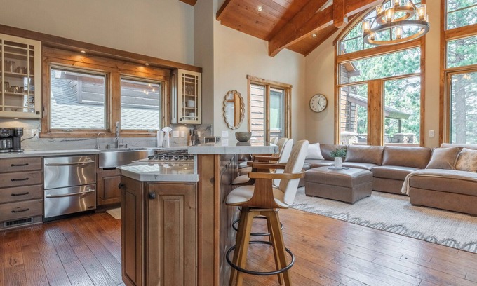 Stonegate House | Spacious Mountain Escape—Golf Views, Village Vibes & Room for All!