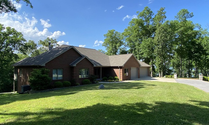 Almo House | Spacious newly finished private home - short walk to KY Lake - 4 kayaks