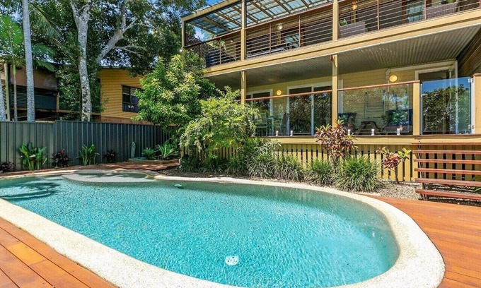 Noosa Heads House | Spacious Noosa beachhouse - where the forest meets the sea - great for families!