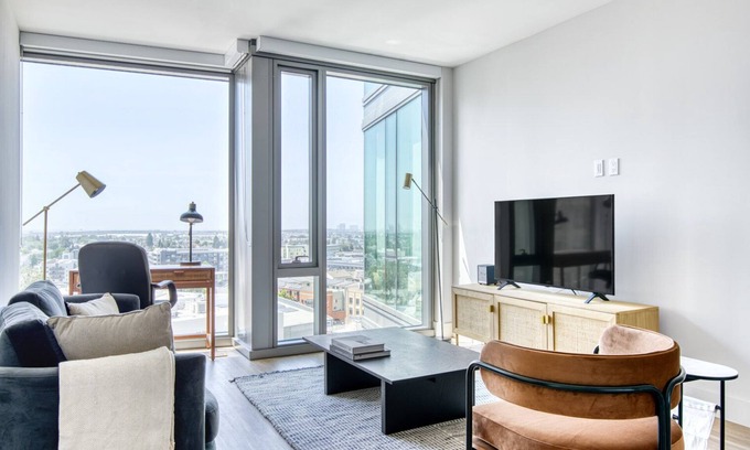Downtown Oakland Apartment | Spacious Oakland 1BR w/AC, W/D, Sky Deck, next to BART, by Blueground