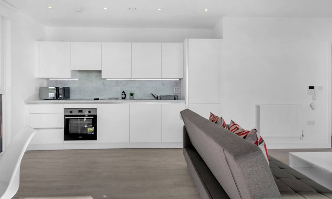 West Hendon Apartment | Spacious One bedroom Apartment in Brent Cross