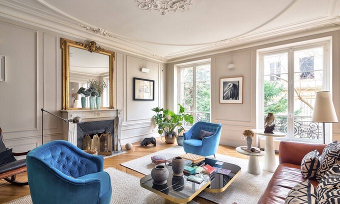 Quartier de Rochechouart Apartment | Spacious Parisian Apartment in Historic building, Private Garden