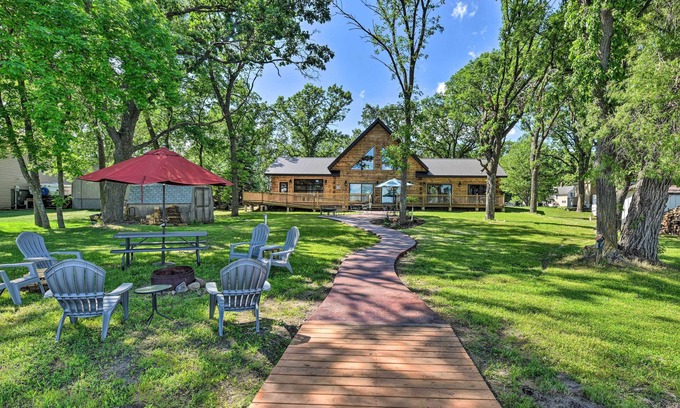 Stearns County Cabin | Spacious Pearl Lake Retreat w/Yard & Private Dock