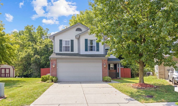 Wayne House | Spacious Pet Friendly 5-bedroom house in charming Indianapolis with WiFi, AC