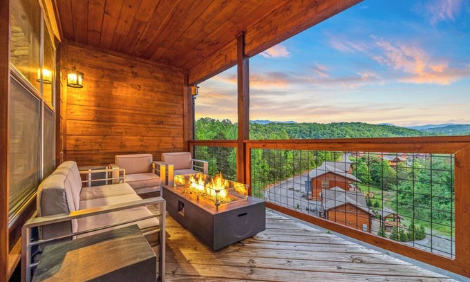 Gatlinburg - Pigeon Forge Cabin | Spacious Pet Friendly, Great views, Hot Tub, Arcade, Theater.