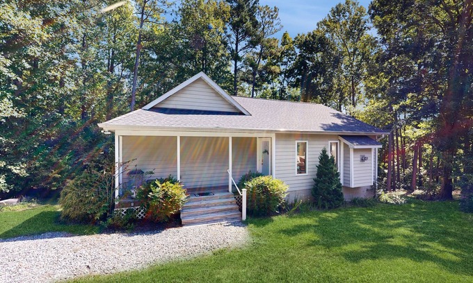 Bumpass House | Spacious pet friendly house w/private pool table, ping pong table & free WIFI