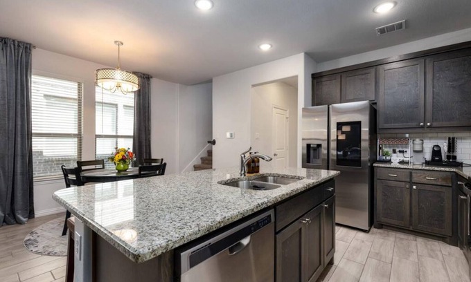 Fort Worth House | Spacious Pet Friendly - 7 Miles to Eagle Mountain Lake