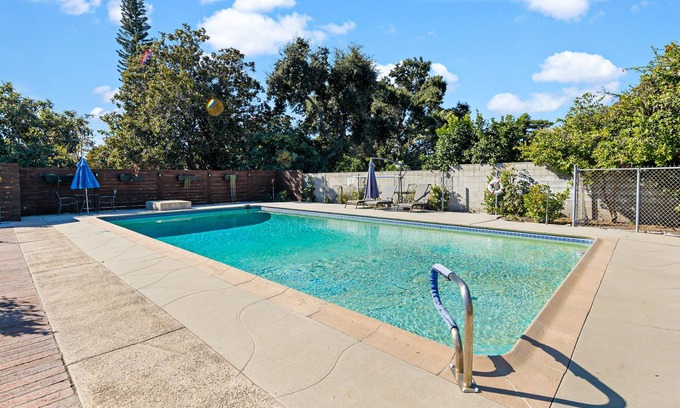 East Pasadena House | Spacious Pool House