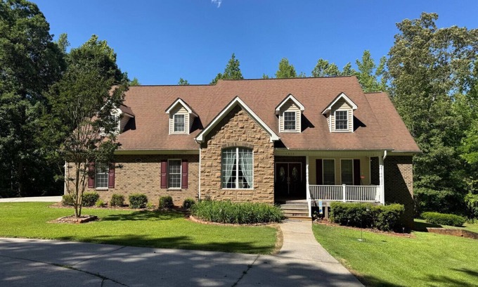 Trinity House | Spacious & Pristine 5 Bedroom 4 Bath Home on 5 Acres