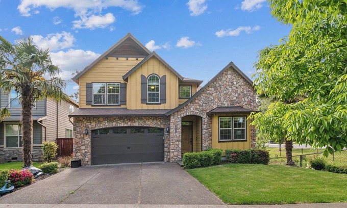 Cedar Hills House | Spacious, private, 5 bedrooms 3 full bath House near Portland downtown
