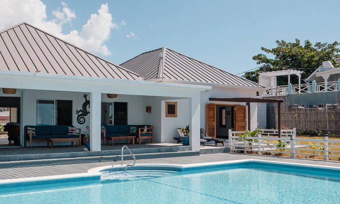 Treasure Beach Villa | Spacious Private 4 bedroom Seaside Villa with Pool and Chef