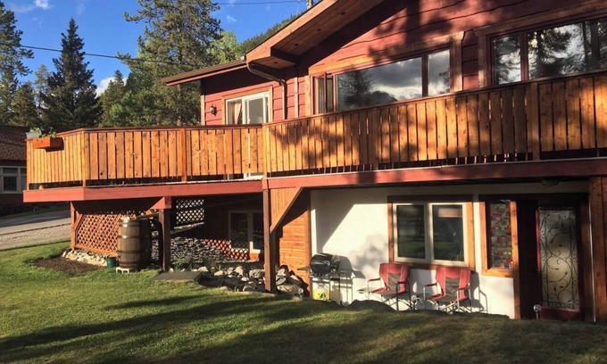 Banff Apartment | Spacious private king suite steps to DT Banff
