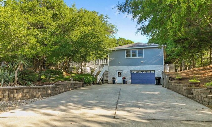 Buxton House | Spacious, Private, large pool near beaches! 1PM check in & out!