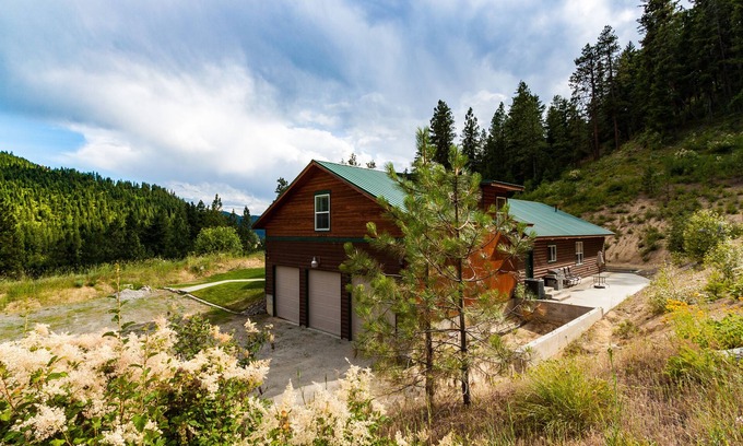 Leavenworth Cabin | Spacious Private Lodge with Mountain Views