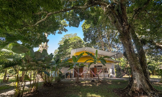 Puerto Viejo de Talamanca Villa | Spacious Private Villa Near Beach - Saltwater Pool - Sleeps 9