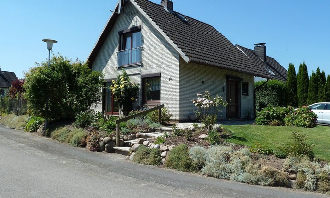Langholz House | Spacious, quietly located vacation home with garden and Baltic Sea view, on the beach